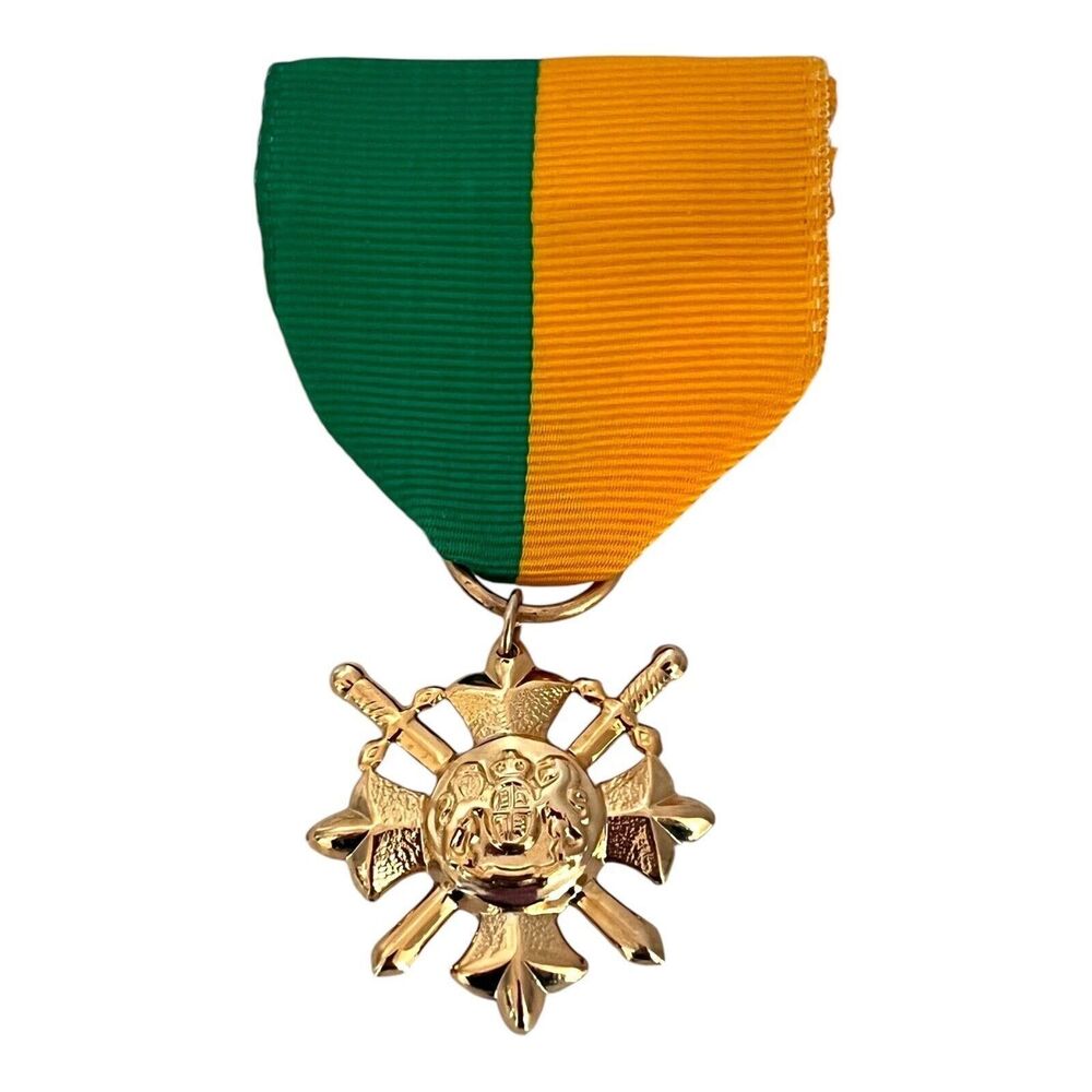 Vintage 1970s Military Style Medal Brooch Gold Tone Green Yellow Ribbon Pin- 13E